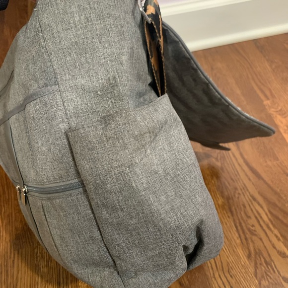 J J Cole Gray Diaper Bag/Backpack with Shoulder Strap - Picture 4 of 11